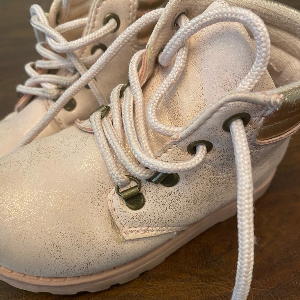 Carter’s toddler boots, size 7